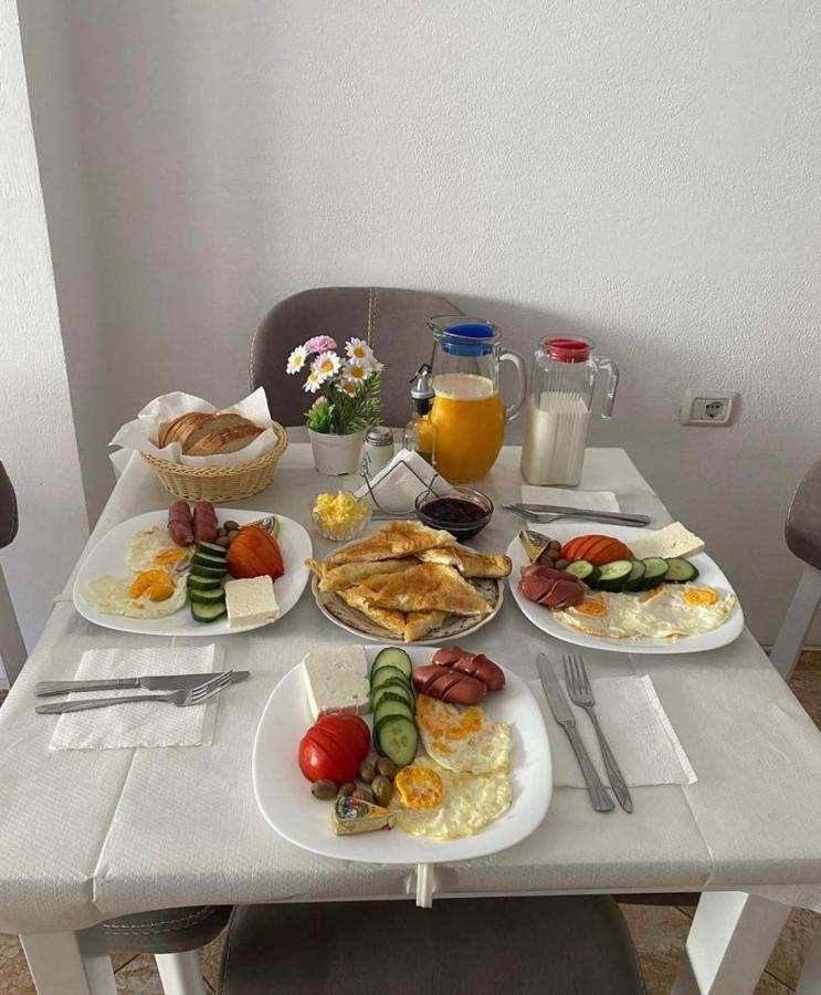 Edina By Hp Hotel Sarandë Eksteriør billede