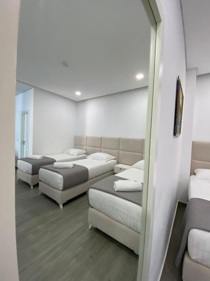Edina By Hp Hotel Sarandë Eksteriør billede