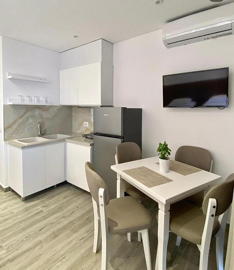Edina By Hp Hotel Sarandë Eksteriør billede