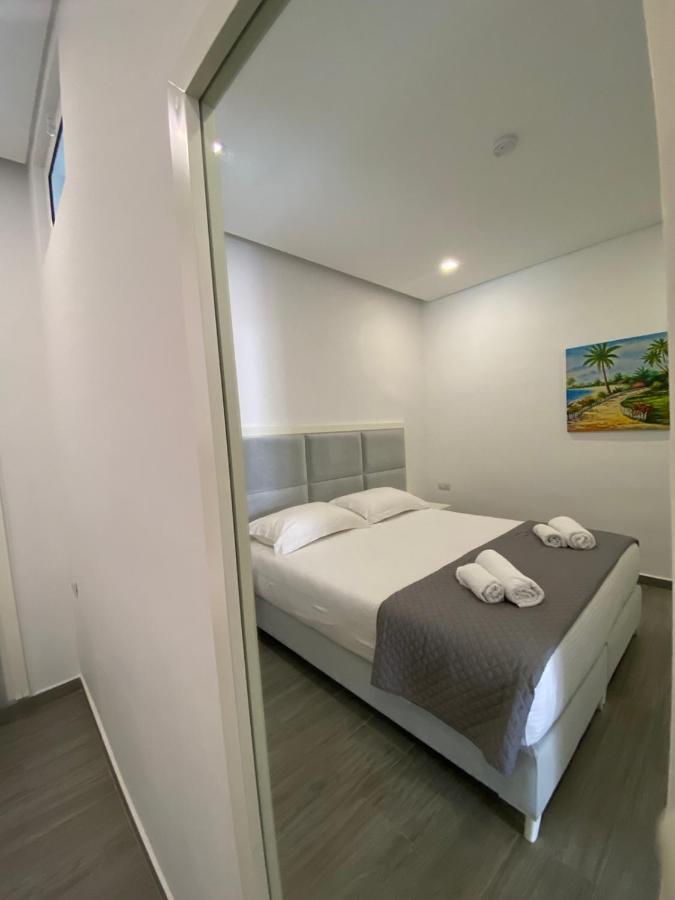 Edina By Hp Hotel Sarandë Eksteriør billede
