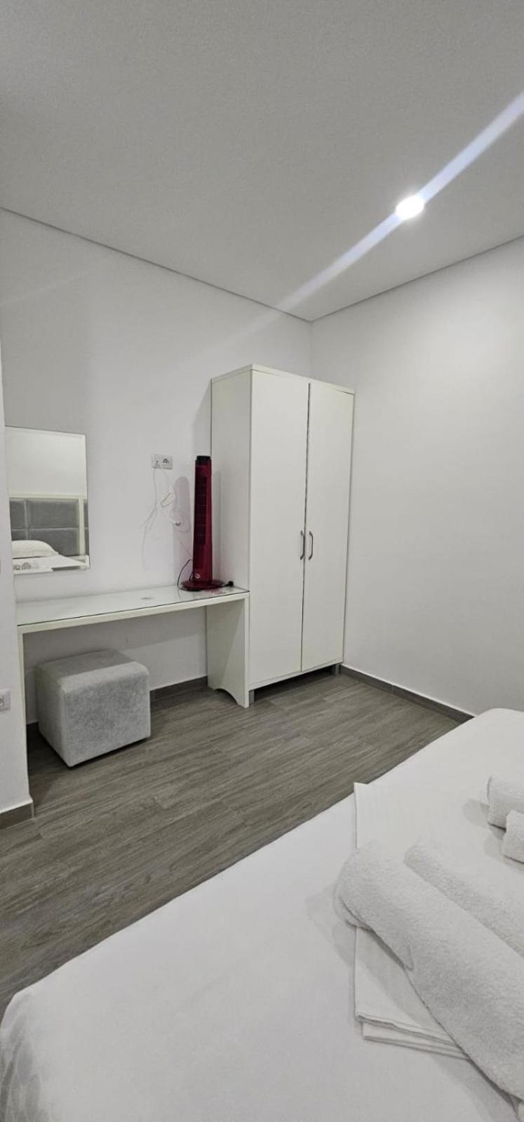 Edina By Hp Hotel Sarandë Eksteriør billede