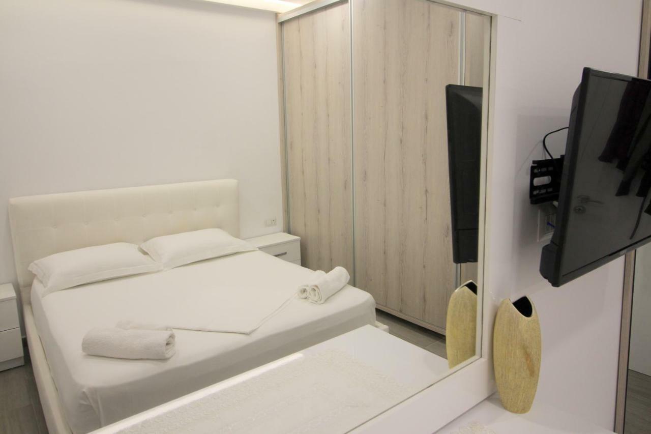 Edina By Hp Hotel Sarandë Eksteriør billede