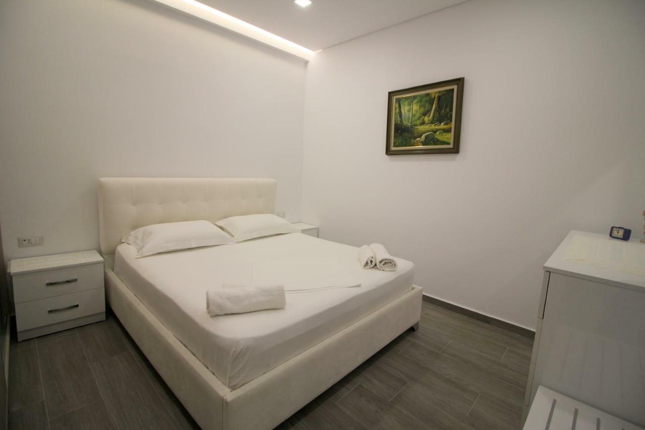 Edina By Hp Hotel Sarandë Eksteriør billede