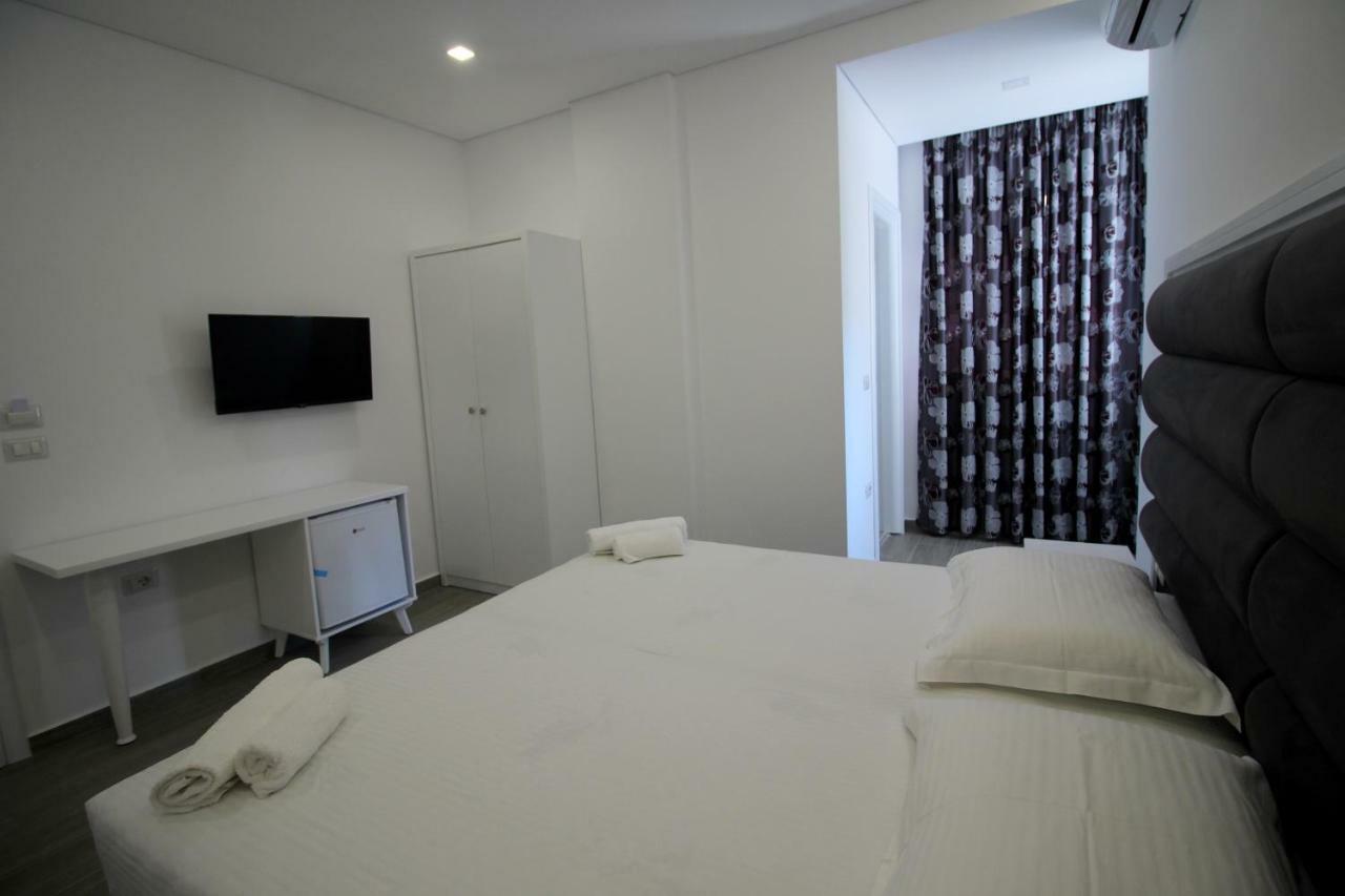 Edina By Hp Hotel Sarandë Eksteriør billede