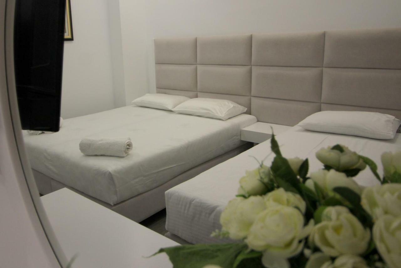 Edina By Hp Hotel Sarandë Eksteriør billede