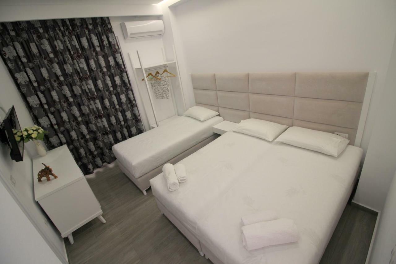 Edina By Hp Hotel Sarandë Eksteriør billede
