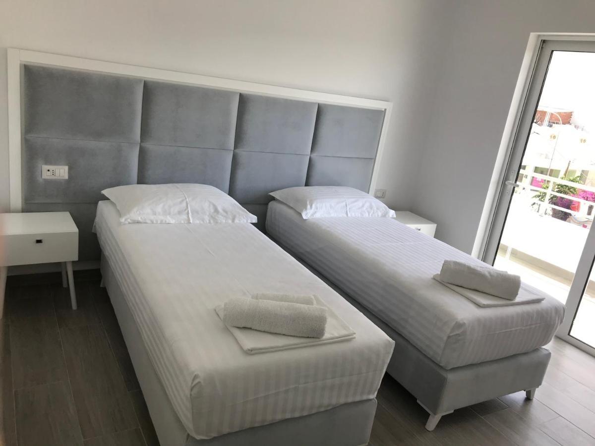 Edina By Hp Hotel Sarandë Eksteriør billede